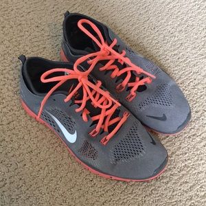 Grey Nike free with coral accents